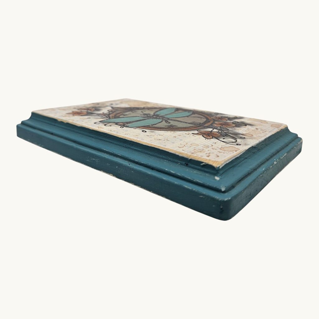 Vintage-Inspired Dragonfly Wall Hanging Plaque – 5" x 7"